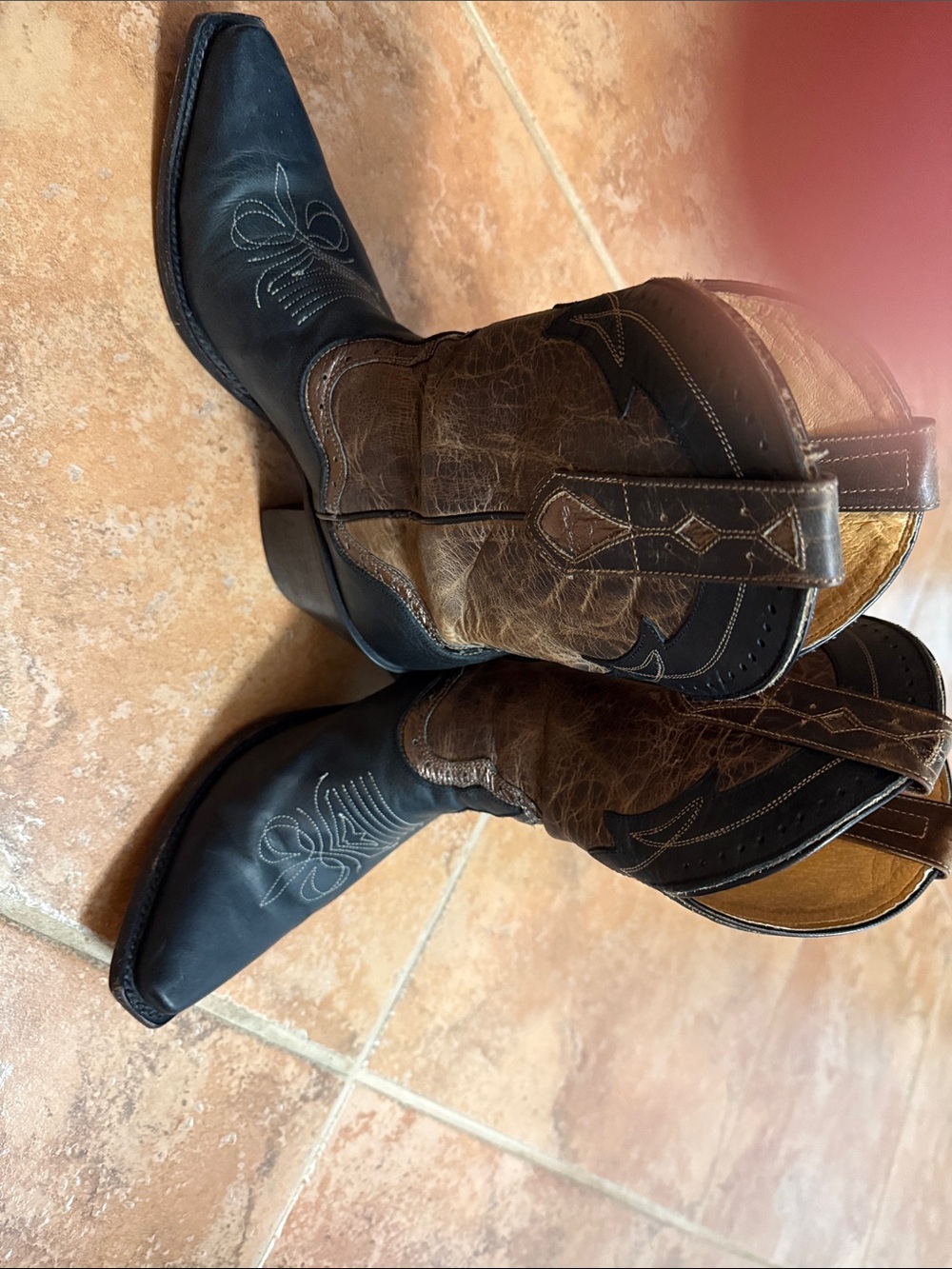Women Two-Tone Black and Brown Western Leather Cowboy Boots size 9B.